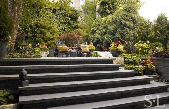 Lincoln Park Chicago landmark residence backyard with bluestone patio and limestone steps