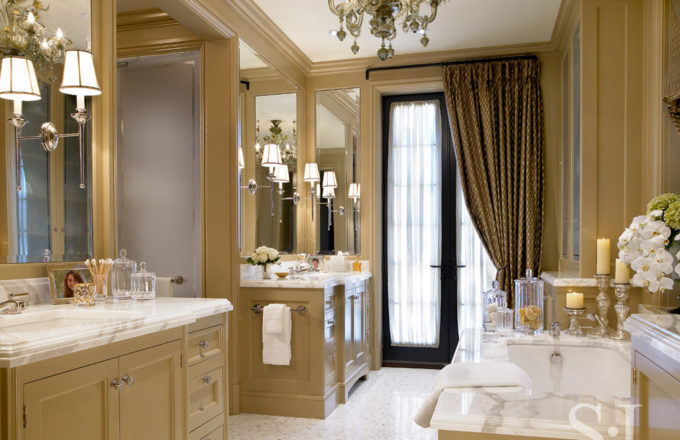 Primary bathroom of Chicago Lincoln Park residence with 2 vanities and large tub