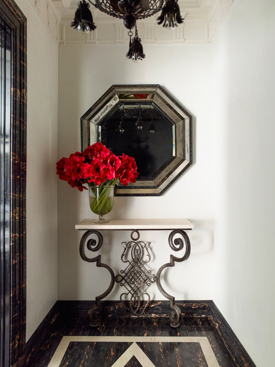 Entry vestibule featuring a console by Gilbert Poillerat