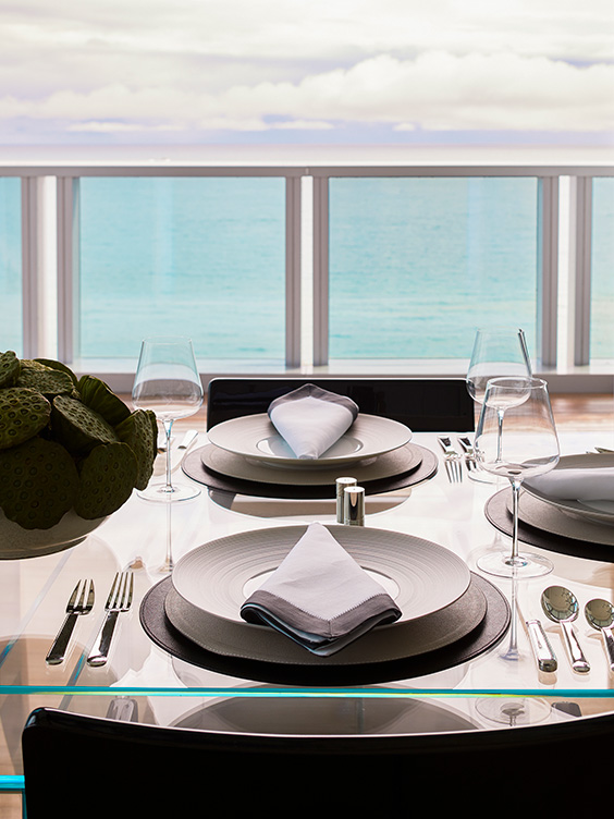 Dining table detail