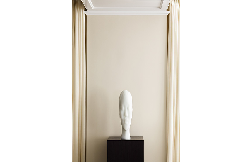 Sculpture by Jaume Plensa in Chicago penthouse