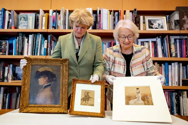 In early 2020 in Berlin, a ceremony with Monika Grütters, Germany’s culture minister, presenting looted works to Francine Kahn, Dorville’s grandniece.