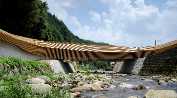 Kusugibashi bridge by Kengo Kuma and Associates.