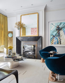 Living room designed by Suzanne Lovell featuring a rug by ERDEN