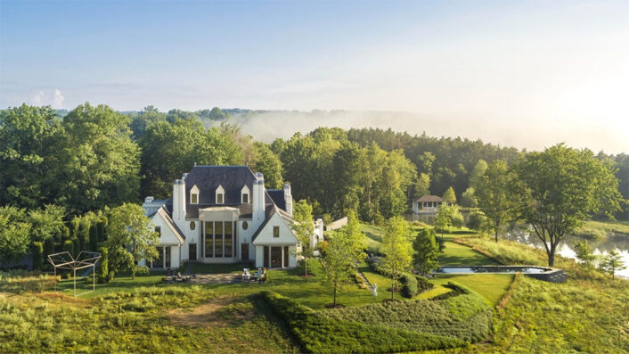 Exterior and grounds of Rowdy Meadow by Peter Pennoyer Architects